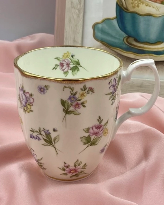 ROYAL ALBERT 100 Years Spring Meadow Mug (1920s)