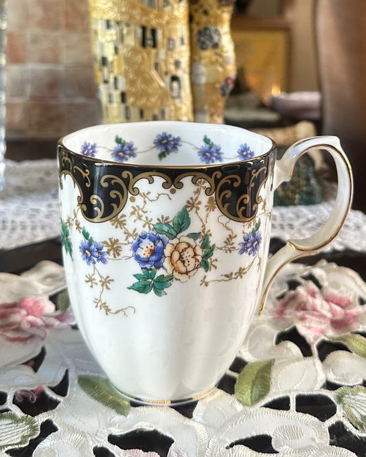 ROYAL ALBERT 100 Years 1910 Duchess Mug