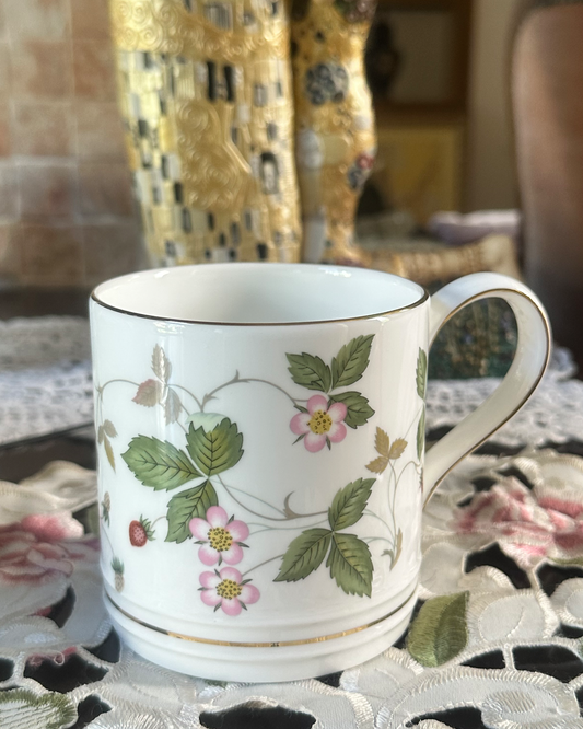 WEDGWOOD Strawberry Wild Mug