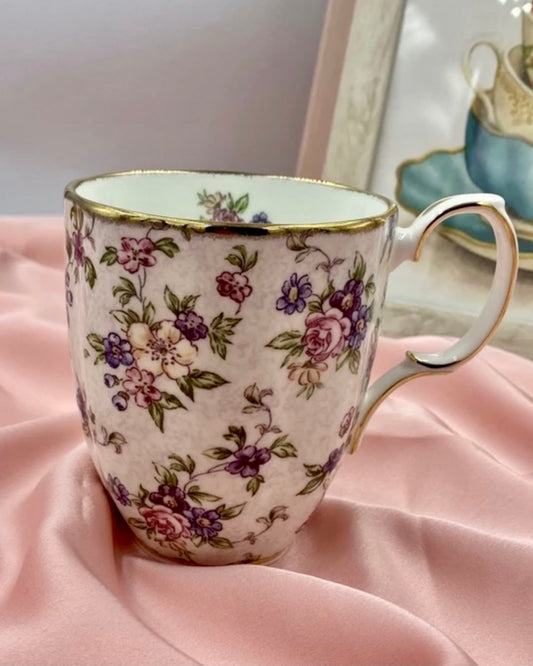ROYAL ALBERT 100 Years English 1940’s Chintz Mug