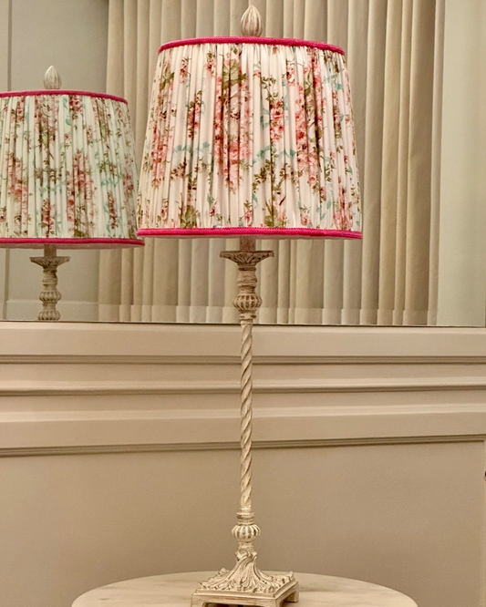 CHARMED LAMPS Vintage Style Country Rose Table Lamp